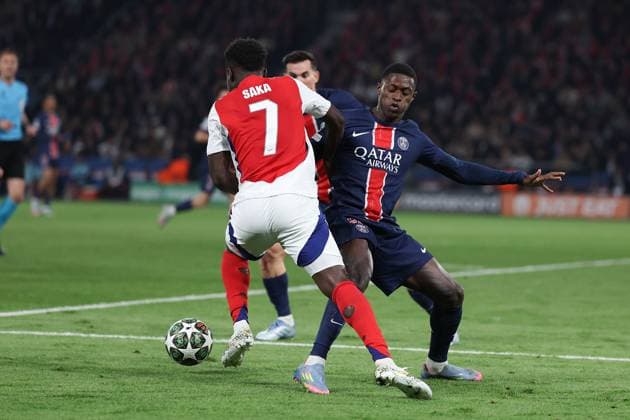 Paris, Parc des Princes 7.05.2025 xJFx UEFA Champions League 2024 25 Halbfinale Rückspiel Paris Saint Germain - Arsenal FC v.l., Schiedsrichter, referee Felix Zwayer GER gibt Anweisungen, gestikuliert, mit den Armen gestikulieren gives instructions, gesticulate. Copyright: JoaquimxFerreira