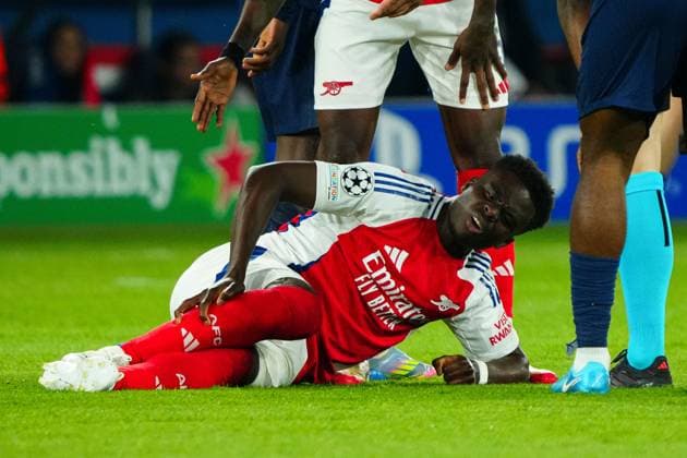 Bukayo Saka of Arsenal reacts to an injury Paris Saint-Germain v Arsenal, UEFA Champions League, Semi Final, Second Leg, Football, Parc des Princes, Paris, France - 07 May 2025 EDITORIAL USE ONLY No use with unauthorised audio, video, data, fixture lists, club league logos or live services. Online in-match use limited to 120 images, no video emulation. No use in betting, games or single club league player publications.  Copyright: xJavierxGarcia Shutterstockx 15288068ce