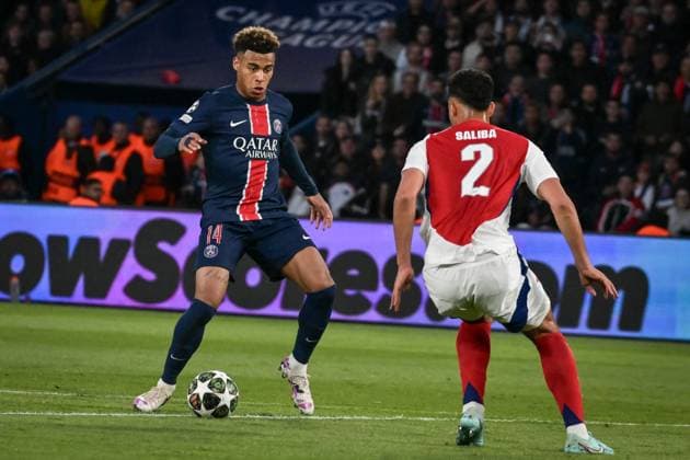 Champions League PSG vs Arsenal FC - FA Paris Saint-Germain’s forward Desire Doue fights for the ball during the UEFA Champions League football match between Paris Saint-Germain and Arsenal FC at the Parc des Princes Stadium in Paris on May 7, 2025. Photo by Firas Abdullah ABACAPRESS.COM Paris Ile-de-France France  Copyright: xAbdullahxFiras ABACAx