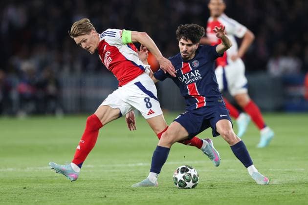 PSG v Arsenal 07 May 2025, Paris - UEFA Champions League - Semi Final, Second Leg - Paris Saint-Germain v Arsenal - Vitinha of PSG and Martin Odegaard of Arsenal - Photo: Mark Leech Offside. Paris Paris France Copyright: xMarkxLeechx xOffsidexOffside