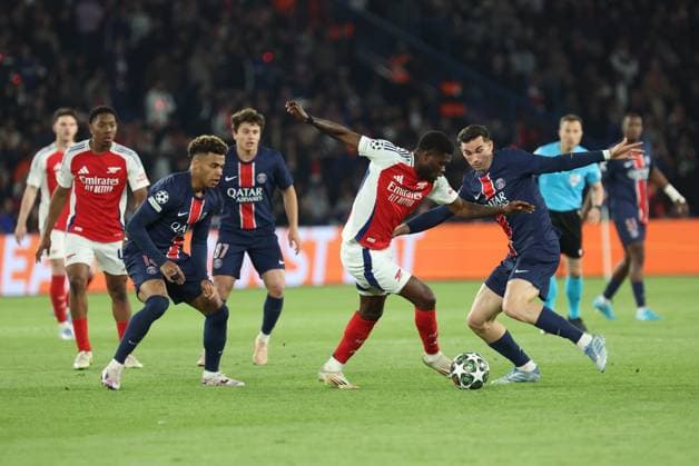 PSG - ARSENAL PHOTOPQR LE PARISIEN Le Parisien Arnaud Journois ; PARIS ; 07 05 2025 ; Football, Ligue des Champions Uefa, demi finale retour. Paris, Parc des Princes le 7 mai 2025. Paris SG - Arsenal FC Desiré Doué Fabian Ruiz Photo Le Parisien Arnaud Journois Soccer match between Paris Saint-Germain and Arsenal FC, in Paris, France, 7 May 2025.