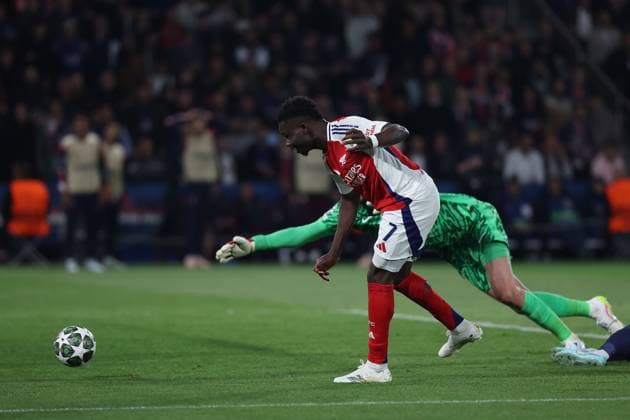 Paris, Parc des Princes 7.05.2025 xJFx UEFA Champions League 2024 25 Halbfinale Rückspiel Paris Saint Germain - Arsenal FC v.l., Bukayo Saka (Arsenal FC) schiesst das Tor zum 1:2, Torwart Gianluigi Donnarumma (Paris Saint-Germain) Copyright: JoaquimxFerreira