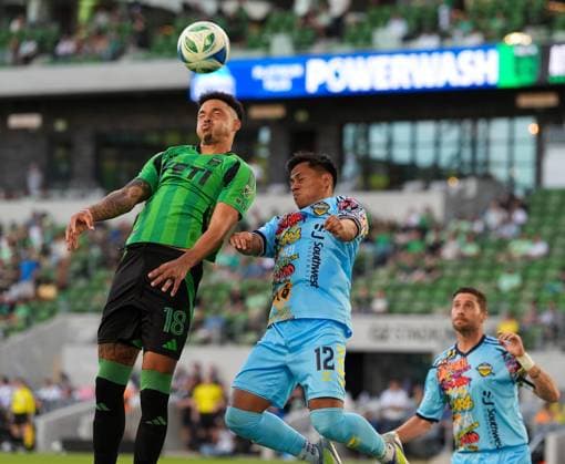 May 7, 2025, Austin, Texas, USA: Austin FC defender JULIO CASCANTE (18) against El Paso Locomotive defender RICKY RUIZ (12) during a US Open Cup match between Austin FC and El Paso Locomotive on May 7, 2025, in Austin, Texas. Austin USA - ZUMAc201 20250507_zap_c201_049 Copyright: xScottxColemanx