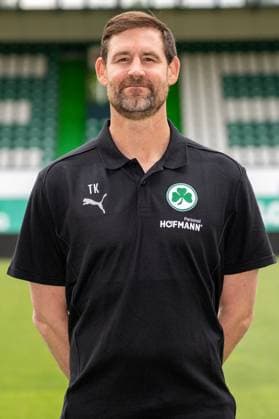 07.05.2025 - SpVgg Greuther Fürth ( Kleeblatt Spielvereinigung ) - 2. Fussball Bundesliga - Saison 2024 2025 - Fototermin Porträttermin Vorstellung Präsentation Pressetermin - - Einzelbild Einzelfoto Portrait Porträt Kopfbild - Thomas Kleine ( Trainer SpVgg Greuther Fürth )