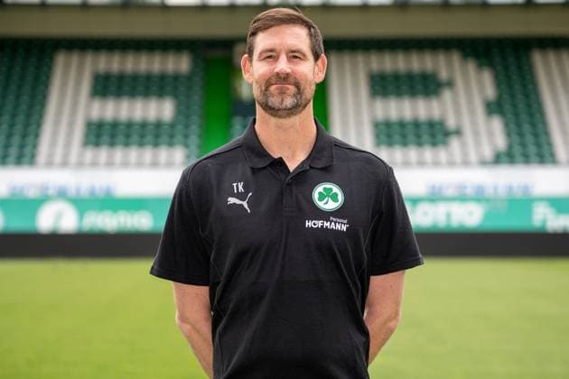 07.05.2025 - SpVgg Greuther Fürth ( Kleeblatt Spielvereinigung ) - 2. Fussball Bundesliga - Saison 2024 2025 - Fototermin Porträttermin Vorstellung Präsentation Pressetermin - - Einzelbild Einzelfoto Portrait Porträt Kopfbild - Thomas Kleine ( Trainer SpVgg Greuther Fürth )