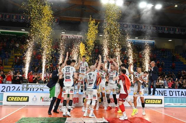 Itas Trentino s awards ceremony during Playoff Scudetto - Final - Cucine Lube Civitanova vs Itas Trentino, Volleyball Italian Serie A Men Superleague match in Civitanova Marche, Italy, May 07 2025  Copyright: xRobertoxBartomeoli IPAxSportx xipa-agency.netx xx IPA_57394847 IPA_Agency_IPA57394847