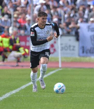 03.05.2025, xblx, Fussball 2.Bundesliga, SSV Ulm 1846 - Hannover 96 v.l. Aaron Keller (SSV Ulm 1846), FREISTELLER, EINZELBILD (DFL DFB REGULATIONS PROHIBIT ANY USE OF PHOTOGRAPHS as IMAGE SEQUENCES and or QUASI-VIDEO) Ulm