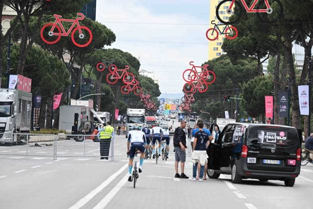 08-05-2025 Vigilia Giro D italia 2025; 2025, Bahrain - Victorious; Tirana; 