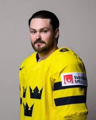 250508 Rasmus Andersson of Sweden poses for a portrait ahead of the 2025 IIHF Ice hockey, Eishockey World Championship, WM, Weltmeisterschaft on May 8, 2025 in Stockholm. Editors note: Background has been retouched. Photo: Joel Marklund BILDBYRAN kod JM JM0670 bbeng ishockey ice hockey ishockey-vm 2025 vm 2025 iihf world championship porträtt sverige sweden Copyright: JOELxMARKLUND BB250508JM002