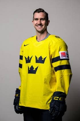 250508 Mikael Backlund of Sweden poses for a portrait ahead of the 2025 IIHF Ice hockey, Eishockey World Championship, WM, Weltmeisterschaft on May 8, 2025 in Stockholm. Editors note: Background has been retouched. Photo: Joel Marklund BILDBYRAN kod JM JM0670 bbeng ishockey ice hockey ishockey-vm 2025 vm 2025 iihf world championship porträtt sverige sweden Copyright: JOELxMARKLUND BB250508JM010