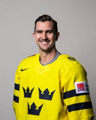 250508 Mikael Backlund of Sweden poses for a portrait ahead of the 2025 IIHF Ice hockey, Eishockey World Championship, WM, Weltmeisterschaft on May 8, 2025 in Stockholm. Editors note: Background has been retouched. Photo: Joel Marklund BILDBYRAN kod JM JM0670 bbeng ishockey ice hockey ishockey-vm 2025 vm 2025 iihf world championship porträtt sverige sweden Copyright: JOELxMARKLUND BB250508JM012
