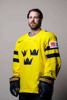 250508 Elias Lindholm of Sweden poses for a portrait ahead of the 2025 IIHF Ice hockey, Eishockey World Championship, WM, Weltmeisterschaft on May 8, 2025 in Stockholm. Editors note: Background has been retouched. Photo: Joel Marklund BILDBYRAN kod JM JM0670 bbeng ishockey ice hockey ishockey-vm 2025 vm 2025 iihf world championship porträtt sverige sweden Copyright: JOELxMARKLUND BB250508JM014