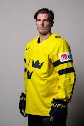 250508 Isac Lundeström of Sweden poses for a portrait ahead of the 2025 IIHF Ice hockey, Eishockey World Championship, WM, Weltmeisterschaft on May 8, 2025 in Stockholm. Editors note: Background has been retouched. Photo: Joel Marklund BILDBYRAN kod JM JM0670 bbeng ishockey ice hockey ishockey-vm 2025 vm 2025 iihf world championship porträtt sverige sweden Copyright: JOELxMARKLUND BB250508JM019