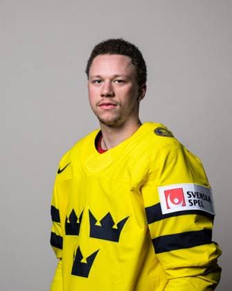250508 Lucas Raymond of Sweden poses for a portrait ahead of the 2025 IIHF Ice hockey, Eishockey World Championship, WM, Weltmeisterschaft on May 8, 2025 in Stockholm. Editors note: Background has been retouched. Photo: Joel Marklund BILDBYRAN kod JM JM0670 bbeng ishockey ice hockey ishockey-vm 2025 vm 2025 iihf world championship porträtt sverige sweden Copyright: JOELxMARKLUND BB250508JM021