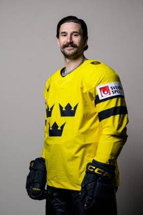 250508 Filip Forsberg of Sweden poses for a portrait ahead of the 2025 IIHF Ice hockey, Eishockey World Championship, WM, Weltmeisterschaft on May 8, 2025 in Stockholm. Editors note: Background has been retouched. Photo: Joel Marklund BILDBYRAN kod JM JM0670 bbeng ishockey ice hockey ishockey-vm 2025 vm 2025 iihf world championship porträtt sverige sweden Copyright: JOELxMARKLUND BB250508JM022