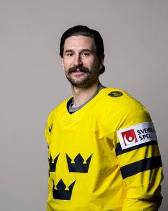 250508 Filip Forsberg of Sweden poses for a portrait ahead of the 2025 IIHF Ice hockey, Eishockey World Championship, WM, Weltmeisterschaft on May 8, 2025 in Stockholm. Editors note: Background has been retouched. Photo: Joel Marklund BILDBYRAN kod JM JM0670 bbeng ishockey ice hockey ishockey-vm 2025 vm 2025 iihf world championship porträtt sverige sweden Copyright: JOELxMARKLUND BB250508JM023