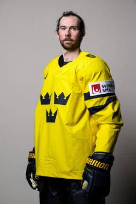 250508 Marcus Pettersson of Sweden poses for a portrait ahead of the 2025 IIHF Ice hockey, Eishockey World Championship, WM, Weltmeisterschaft on May 8, 2025 in Stockholm. Editors note: Background has been retouched. Photo: Joel Marklund BILDBYRAN kod JM JM0670 bbeng ishockey ice hockey ishockey-vm 2025 vm 2025 iihf world championship porträtt sverige sweden Copyright: JOELxMARKLUND BB250508JM026