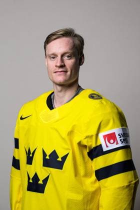 250508 Anton Bengtsson of Sweden poses for a portrait ahead of the 2025 IIHF Ice hockey, Eishockey World Championship, WM, Weltmeisterschaft on May 8, 2025 in Stockholm. Editors note: Background has been retouched. Photo: Joel Marklund BILDBYRAN kod JM JM0670 bbeng ishockey ice hockey ishockey-vm 2025 vm 2025 iihf world championship porträtt sverige sweden Copyright: JOELxMARKLUND BB250508JM032