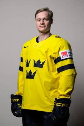 250508 Anton Bengtsson of Sweden poses for a portrait ahead of the 2025 IIHF Ice hockey, Eishockey World Championship, WM, Weltmeisterschaft on May 8, 2025 in Stockholm. Editors note: Background has been retouched. Photo: Joel Marklund BILDBYRAN kod JM JM0670 bbeng ishockey ice hockey ishockey-vm 2025 vm 2025 iihf world championship porträtt sverige sweden Copyright: JOELxMARKLUND BB250508JM033