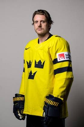 250508 Jonas Brodin of Sweden poses for a portrait ahead of the 2025 IIHF Ice hockey, Eishockey World Championship, WM, Weltmeisterschaft on May 8, 2025 in Stockholm. Editors note: Background has been retouched. Photo: Joel Marklund BILDBYRAN kod JM JM0670 bbeng ishockey ice hockey ishockey-vm 2025 vm 2025 iihf world championship porträtt sverige sweden Copyright: JOELxMARKLUND BB250508JM043