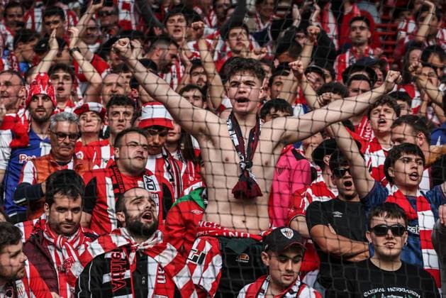 UEFA Europa League Semi-final Manchester United, ManU v Athletic Bilbao Athletic Bilbao fans during the UEFA Europa League Semi-final match Manchester United vs Athletic Bilbao at Old Trafford, Manchester, United Kingdom, 8th May 2025 (Photo by Mark Cosgrove News Images) Manchester Old Trafford Greater Manchester United Kingdom Copyright: xMarkxCosgrove NewsxImagesx