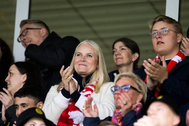 Sport Bilder des Tages 250508 Crown Princess Mette Marit of Norway in the stands ahead of the UEFA Europa League semi-final football match between Bodo Glimt and Tottenham on May 8, 2025 in Bodo. Photo: Vegard Grott BILDBYRAN kod VG VG0750 bbeng fotboll football soccer fotball uefa europa league europa league bodo glimt bodo glimt tottenham hotspur spurs Copyright: VEGARDxGRoTT BB250508VG024