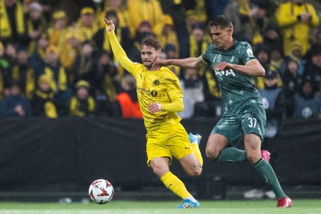 250508 Ole Didrik Blomberg of Bodo Glimt and Micky van de Ven of Tottenham Hotspur during the UEFA Europa League semi-final football match between Bodo Glimt and Tottenham on May 8, 2025 in Bodo. Photo: Vegard Grott BILDBYRAN kod VG VG0750 bbeng fotboll football soccer fotball uefa europa league europa league bodo glimt bodo glimt tottenham hotspur spurs Copyright: VEGARDxGRoTT BB250508VG026