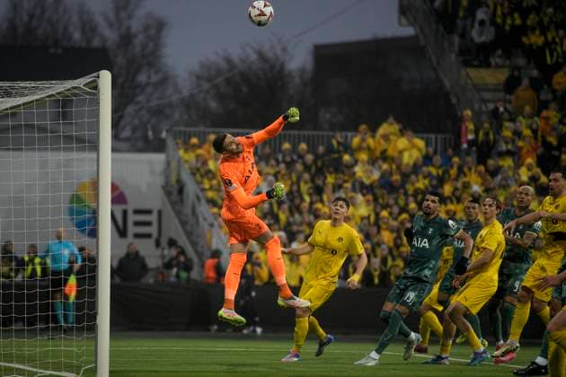 UEFA Europa leauge 2024 2025 Bodo Glimt Tottenham Bodo 20250508 Tottenham goalkeeper Fraser Forster with a save during the UEFA Europa League between Bodo Glimt and Tottenham at Aspmyra Stadium Photo Stian Lysberg Solum NTB Bodo Norge EDITORIAL USE ONLY RESTRICTED USE FOR BETTING COMPANIES  Copyright: xStianxLysbergxSolumx xNTBx