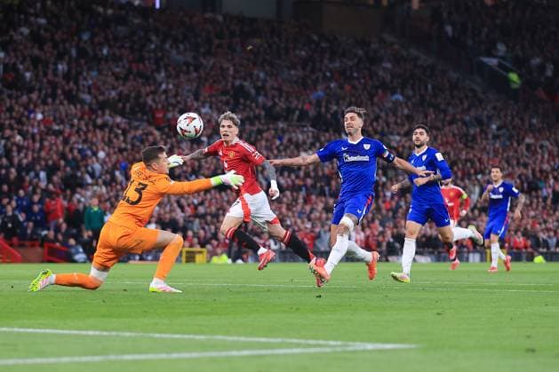 Football - UEFA Europa League - Semi Final (2nd Leg) - Manchester United, ManU v Athletic Bilbao 8th May 2025 - UEFA Europa League - Semi Final (2nd Leg) - Manchester United v Athletic Bilbao - Alejandro Garnacho of Manchester United chips the ball over Athletic Bilbao goalkeeper Julen Agirrezabala only to see it go wide - Photo: Simon Stacpoole Offside. Manchester UK Copyright: xSimonxStacpoolexOffside