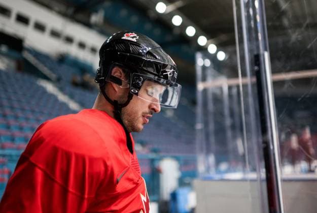 Eishockey, WM, Nationalteam Kanada Training 250509 Sidney Crosby of Canada at a practice session during the 2025 IIHF Ice hockey, Eishockey World Championship, WM, Weltmeisterschaft on May 9, 2025 in Stockholm. Photo: Maxim Thore BILDBYRAN kod MT JM0673 bbeng ishockey ice hockey ishockey-vm 2025 vm 2025 iihf world championship träning practice kanada canada Copyright: MAXIMxTHORE BB250509MT001