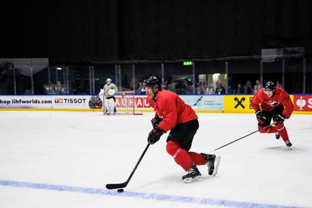 Eishockey, WM, Nationalteam Kanada Training 250509 Sidney Crosby of Canada at a practice session during the 2025 IIHF Ice hockey, Eishockey World Championship, WM, Weltmeisterschaft on May 9, 2025 in Stockholm. Photo: Joel Marklund BILDBYRAN kod JM JM0673 bbeng ishockey ice hockey ishockey-vm 2025 vm 2025 iihf world championship träning practice kanada canada Copyright: JOELxMARKLUND BB250509JM009