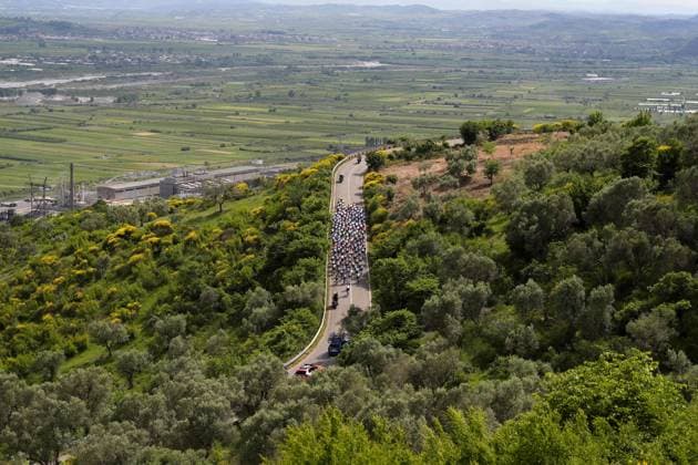 The pack rides during the stage 1 of the Giro d™Italia from Durazzo (Durres) to Tirana (Tirane), Albania- Friday, May 9, 2025. - cycling.  Copyright: xFabioxFerrari LaPressex
