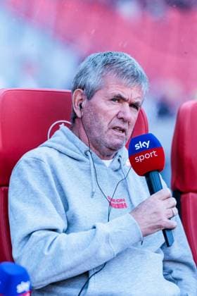1. Fußball Bundesliga: 1. FC Nürnberg - 1. FC Köln; 09.05.2025 Friedhelm Funkel (Cheftrainer, Trainer 1. FC Köln) im Sky Interview 1. Fußball Bundesliga, 1. FC Nürnberg - 1. FC Köln, Nürnberg, Max-Morlock-Stadion am 09.05.2025 DFL REGULATIONS PROHIBIT ANY USE OF PHOTOGRAPHS AS IMAGE SEQUENCES AND OR QUASI-VIDEO.