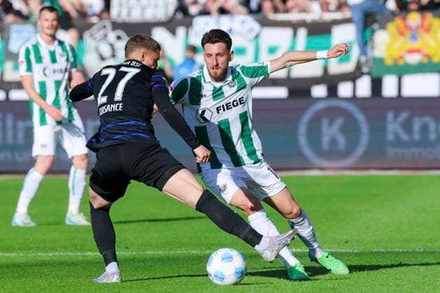 Michael Cuisance (Hertha BSC Berlin) und Charalambos Makridis (SC Preussen Muenster) kaempfen um den Ball, 2. Bundesliga, Preußen Münster vs Hertha BSC, Preußenstadion am 09. May 2025 in Münster, Deutschland. (Foto von Marco Steinbrenner DeFodi Images) Michael Cuisance (Hertha BSC Berlin) und Charalambos Makridis (SC Preussen Muenster) battle for the ball, 2. Bundesliga, Preußen Münster vs Hertha BSC, Preußenstadion, May 9, 2025 in Münster, Germany. (Photo by Marco Steinbrenner DeFodi Images) DFB DFL REGULATIONS PROHIBIT ANY USE OF PHOTOGRAPHS AS IMAGE SEQUENCES AND OR QUASI-VIDEO.
