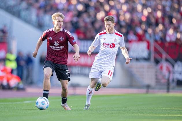 09.05.2025, Fussball, 2. Bundesliga, 33. Spieltag Saison 2024 2025, 1.FC Nürnberg - 1.FC Köln, Tim Janisch (1. FC Nürnberg), Florian Kainz (1. FC Köln) xRHR-FOTO TKx