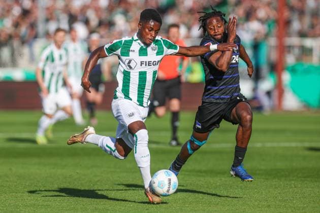 09.05.2025, Fussball, Saison 2024 2025, 2. Bundesliga, 33. Spieltag, Preussen Münster - Hertha BSC, v. l. Daniel Kankam Kyerewaa (Preußen Münster), Deyovaisio Zeefuik (Hertha BSC) Münster LVM Arena NRW Deutschland xRHR-FOTO TRx