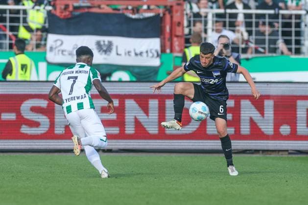 09.05.2025, Fussball, Saison 2024 2025, 2. Bundesliga, 33. Spieltag, Preussen Münster - Hertha BSC, v. l. Daniel Kankam Kyerewaa (Preußen Münster), Diego Demme (Hertha BSC) Münster LVM Arena NRW Deutschland xRHR-FOTO TRx