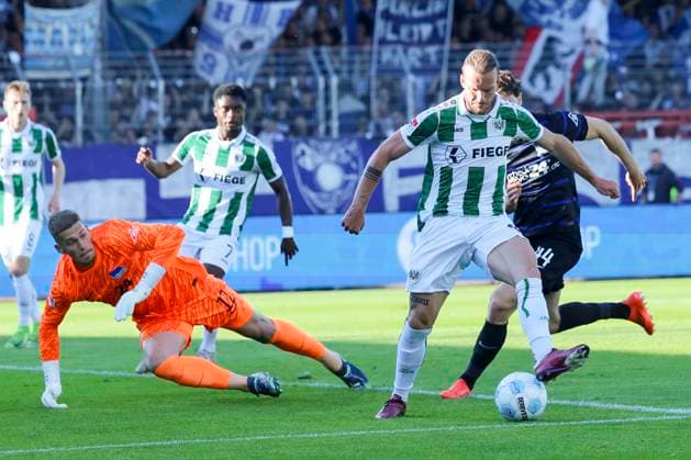 Sport Themen der Woche KW19 Sport Bilder des Tages Jorrit Hendrix (SC Preussen Muenster) erzielt mit der Hacke vorbei an Torhueter Tjark Ernst (Hertha BSC Berlin) das Tor zum 1:0, 2. Bundesliga, Preußen Münster vs Hertha BSC, Preußenstadion am 09. May 2025 in Münster, Deutschland. (Foto von Marco Steinbrenner DeFodi Images) Jorrit Hendrix (SC Preussen Muenster) scores with his heel past goalkeeper Tjark Ernst (Hertha BSC Berlin) to make it 1:0, 2. Bundesliga, Preußen Münster vs Hertha BSC, Preußenstadion, May 9, 2025 in Münster, Germany. (Photo by Marco Steinbrenner DeFodi Images) DFB DFL REGULATIONS PROHIBIT ANY USE OF PHOTOGRAPHS AS IMAGE SEQUENCES AND OR QUASI-VIDEO. *** Jorrit Hendrix SC Preussen Muenster scores with his heel past goalkeeper Tjark Ernst Hertha BSC Berlin to make it 1 0, 2 Bundesliga, Preußen Münster vs Hertha BSC, Preußenstadion, May 09, 2025 in Münster, Germany Photo by Marco Steinbrenner DeFodi Images Jorrit Hendrix SC Preussen Muenster scores with his heel past goalkeeper Tjark Ernst Hertha BSC Berlin to make it 1 0, 2 Bundesliga, Preußen Münster vs Hertha BSC, Preußenstadion, May 9, 2025 in Münster, Germany Photo by Marco Steinbrenner DeFodi Images DFB DFL REGULATIONS PROHIBIT ANY USE OF PHOTOGRAPHS AS IMAGE SEQUENCES AND OR QUASI VIDEO