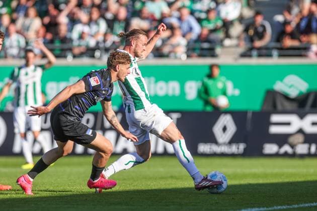 09.05.2025, Fussball, Saison 2024 2025, 2. Bundesliga, 33. Spieltag, Preussen Münster - Hertha BSC, v. l. Linus Jasper Gechter (Hertha BSC), Jorrit Hendrix (Preußen Münster) Münster LVM Arena NRW Deutschland xRHR-FOTO TRx