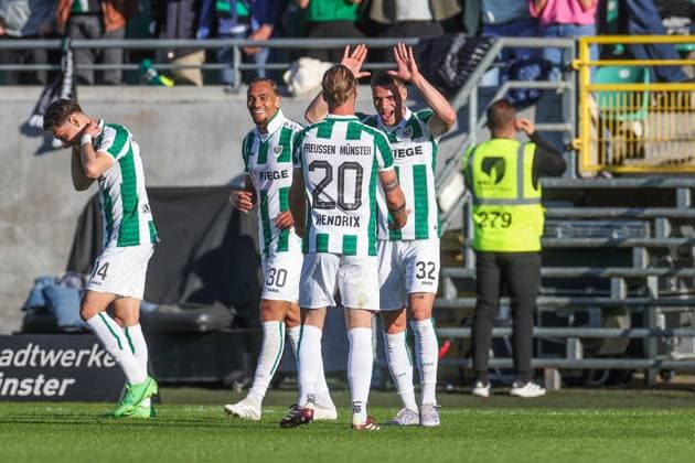 09.05.2025, Fussball, Saison 2024 2025, 2. Bundesliga, 33. Spieltag, Preussen Münster - Hertha BSC, v. l. Jorrit Hendrix (Preußen Münster) jubelt nach dem Tor zum 1 zu 0 mit Luca Bazzoli (Preußen Münster). Münster LVM Arena NRW Deutschland xRHR-FOTO TRx