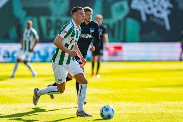 09.05.2025, Preussen Münster vs. Hertha BSC, 2. Bundesliga, 33. Spieltag Wichtiger Hinweis: Gemaess den Vorgaben der DFL Deutsche Fussball Liga bzw. des DFB Deutscher Fussball-Bund ist es untersagt, in dem Stadion und oder vom Spiel angefertigte Fotoaufnahmen in Form von Sequenzbildern und oder videoaehnlichen Fotostrecken zu verwerten