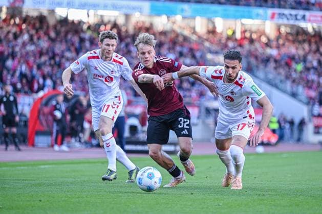 09.05.2025, Fussball, 2. Bundesliga, 33. Spieltag Saison 2024 2025, 1.FC Nürnberg - 1.FC Köln, Florian Kainz (1. FC Köln), Tim Janisch (1. FC Nürnberg), Leart Paqarada (1. FC Köln) xRHR-FOTO TKx