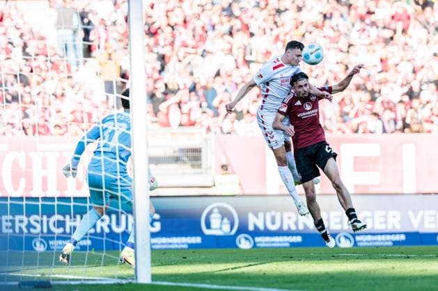 1. Fußball Bundesliga: 1. FC Nürnberg - 1. FC Köln; 09.05.2025 Kopfballduell Eric Martel (1. FC Köln, 6), Berkay Yilmaz (1. FC Nürnberg, 21) 1. Fußball Bundesliga, 1. FC Nürnberg - 1. FC Köln, Nürnberg, Max-Morlock-Stadion am 09.05.2025 DFL REGULATIONS PROHIBIT ANY USE OF PHOTOGRAPHS AS IMAGE SEQUENCES AND OR QUASI-VIDEO.