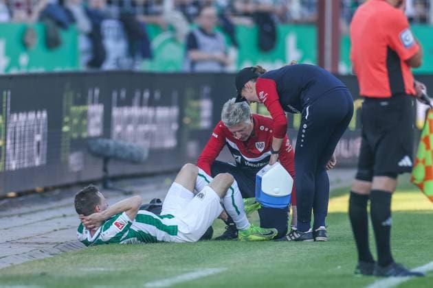 09.05.2025, Fussball, Saison 2024 2025, 2. Bundesliga, 33. Spieltag, Preussen Münster - Hertha BSC, Joshua Mees (Preußen Münster) liegt verletzt am Boden. Münster LVM Arena NRW Deutschland xRHR-FOTO TRx