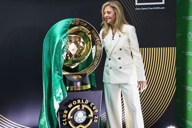 Sport Themen der Woche KW19 Sport Bilder des Tages Display of the 2025 fifa club world cup trophy in the palmeiras trophy room in sao paulo Sao paulo (sp), 09 05 2025 - trophy club world cup palmeiras sp - the president of palmeiras, leila pereira, displays the trophy for the 2025 fifa club world cup, which will take place in the united states, on display in the palmeiras trophy room, located at allianz parque in sao paulo - brazil, this friday afternoon, may 9, 2025. (Foto: Leco Viana Thenews2 imago images) SPO  Copyright: xLecoxVianax