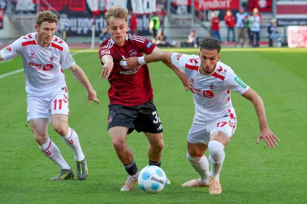 von links nach rechts: Florian Kainz 11(1. FC Koeln), Tim Janisch 32 (1FC Nuernberg) und Leart Paqarada 17 (1. FC Koeln), 1.FC Nuernberg vs. 1.FC Koeln Fussball, 2. Bundesliga, DFL, Saison 2024 2025, Rueckrunde, 33. Spieltag, 09.05.2025 DFB regulations prohibit any use of photographs as image sequences and or quasi-video