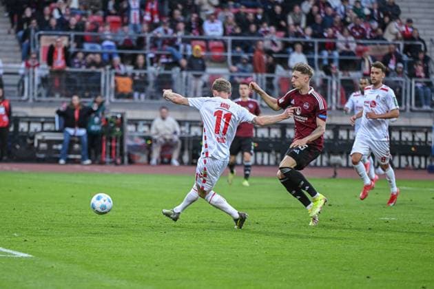 09.05.2025, Fussball, 2. Bundesliga, 33. Spieltag Saison 2024 2025, 1.FC Nürnberg - 1.FC Köln, Florian Kainz (1. FC Köln) erzielt das Tor zum 1:2, xRHR-FOTO TKx