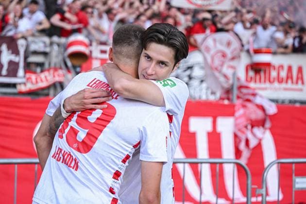 09.05.2025, Fussball, 2. Bundesliga, 33. Spieltag Saison 2024 2025, 1.FC Nürnberg - 1.FC Köln, Florian Kainz (1. FC Köln) freut sich über das Tor zum 1:2, Tim Lemperle (1. FC Köln), Denis Huseinbasic (1. FC Köln) xRHR-FOTO TKx