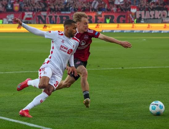 Linton Maina 37 (1. FC Koeln) und Tim Janisch 32 (1FC Nuernberg), 1.FC Nuernberg vs. 1.FC Koeln Fussball, 2. Bundesliga, DFL, Saison 2024 2025, Rueckrunde, 33. Spieltag, 09.05.2025 DFB regulations prohibit any use of photographs as image sequences and or quasi-video