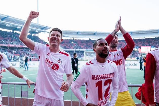 2. Fußball Bundesliga: 1. FC Nürnberg - 1. FC Köln; 09.05.2025 Die Mannschaft feiert den Sieg mit den Fans Dominique Heintz (1. FC Köln, 3), Linton Maina (1. FC Köln, 37), Philipp Pentke (1. FC Köln, 20) 2. Fußball Bundesliga, 1. FC Nürnberg - 1. FC Köln, Nürnberg, Max-Morlock-Stadion am 09.05.2025 DFL REGULATIONS PROHIBIT ANY USE OF PHOTOGRAPHS AS IMAGE SEQUENCES AND OR QUASI-VIDEO.